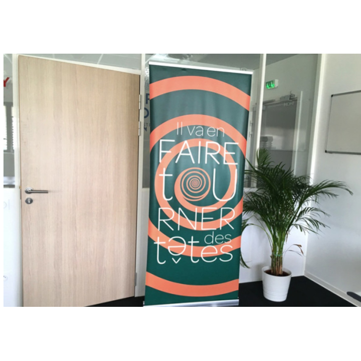 Budget-friendly roll-up banner – Customizable, inexpensive kakemono