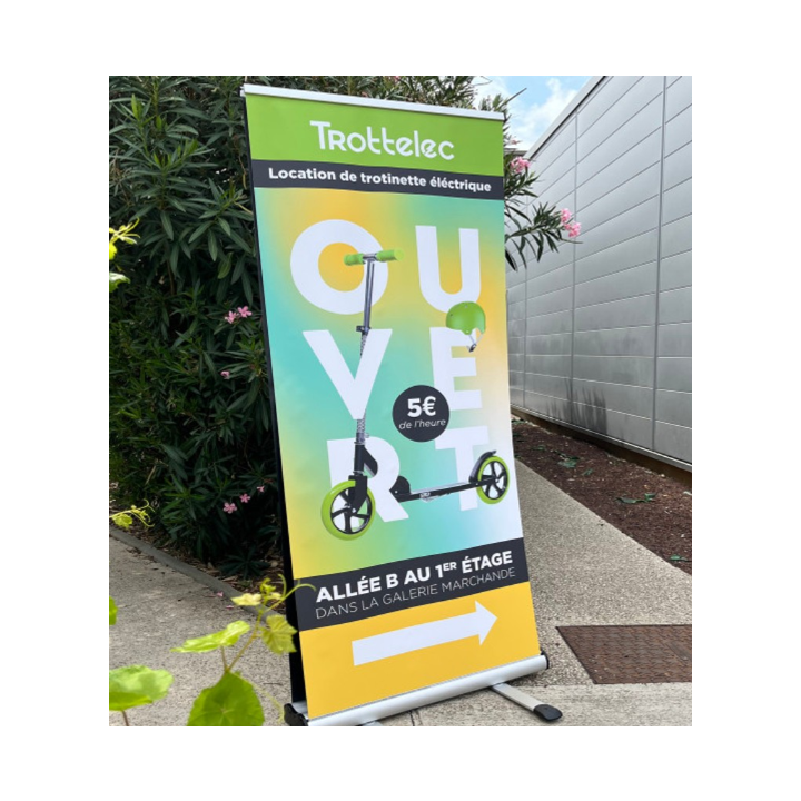 Outdoor roll-up banner 85 × 202 cm