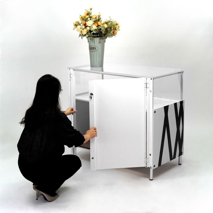 Portable plexiglass display case - Expo stand