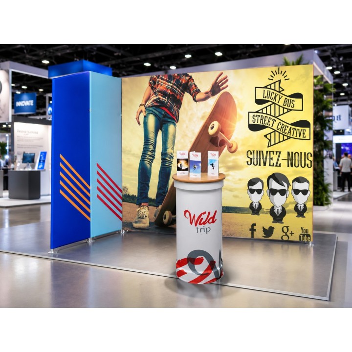 Straight tubular stand 9 m² with beveled panel and suitcase counter
